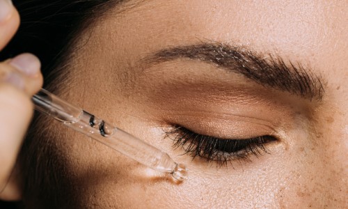 Νιασιναμίδη, η νέα αγαπημένη skincare βιταμίνη
