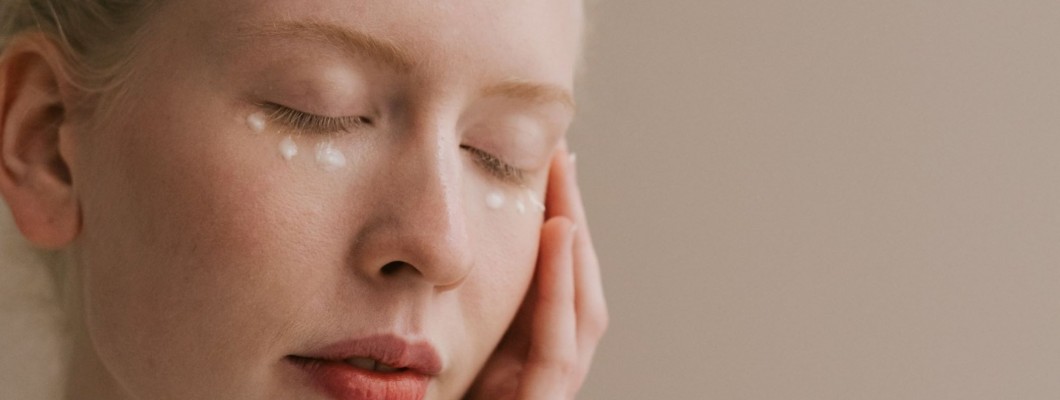 Skinimalism: Η Τέχνη του Λιγότερου για Τέλειο Δέρμα