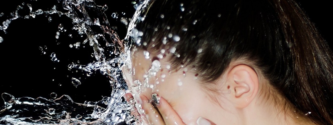 Double cleansing: Τι είναι και γιατί πρέπει να το κάνεις.